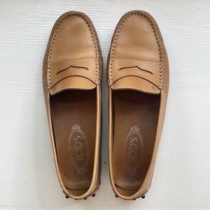 Tod’s loafers tan